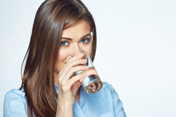 Použitie čistej vody je predpokladom pre ukončenie pohánkovej diéty. 