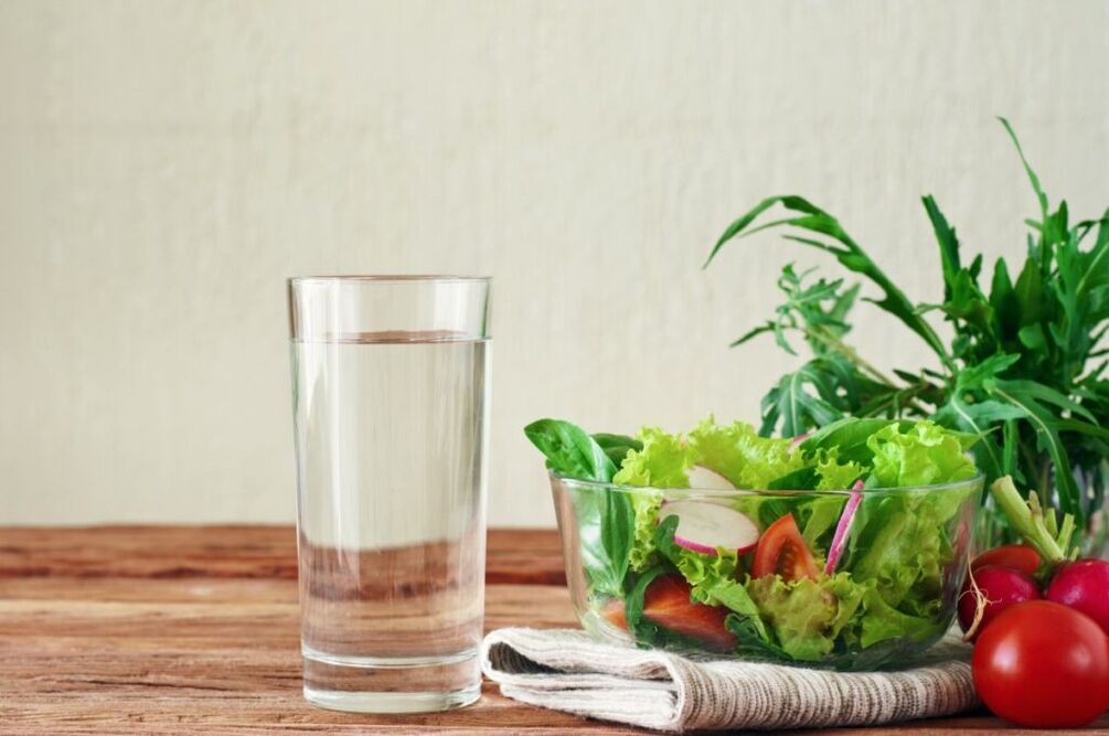 voda pred jedlom je podstatou lenivej stravy